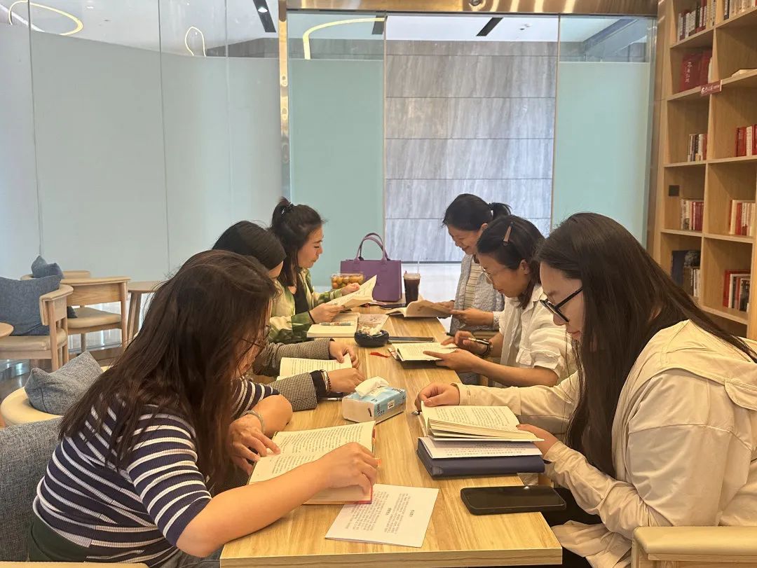1715328483135238.jpg 【旅投先鋒】云投旅游團(tuán)委開展“書香旅投 閱見未來”主題團(tuán)日活動(dòng).jpg
